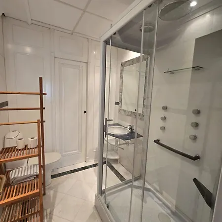 Apartment Lyrioshomes Reyes Catolicos