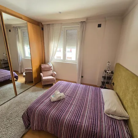 Lyrioshomes Reyes Catolicos Apartment