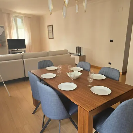 Apartment Lyrioshomes Reyes Catolicos